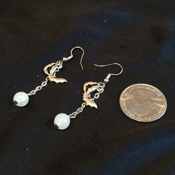 🦇 Awesome Luminous Glow Bats Dangle Chain Tassel Earrings 🦇 - Picture 3 of 3